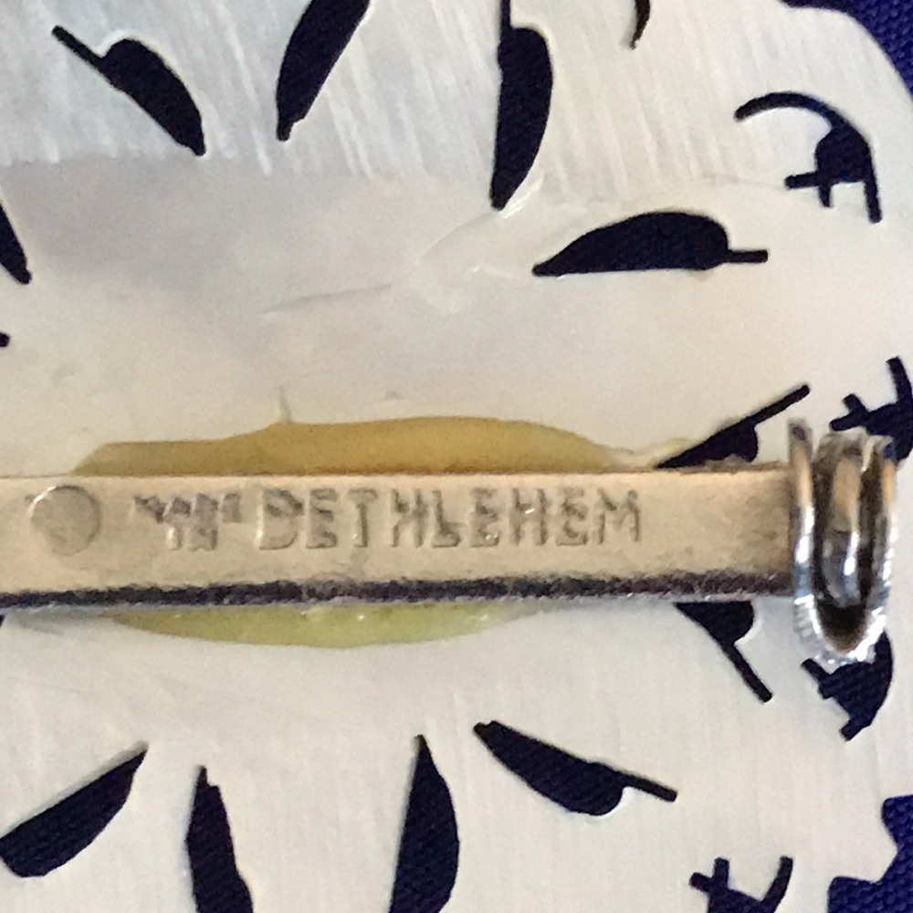 Intricate Bethlehem Carved Mother Of Pearl Pin / Brooch; Stamped; Star; Doves - Picture 2 of 9